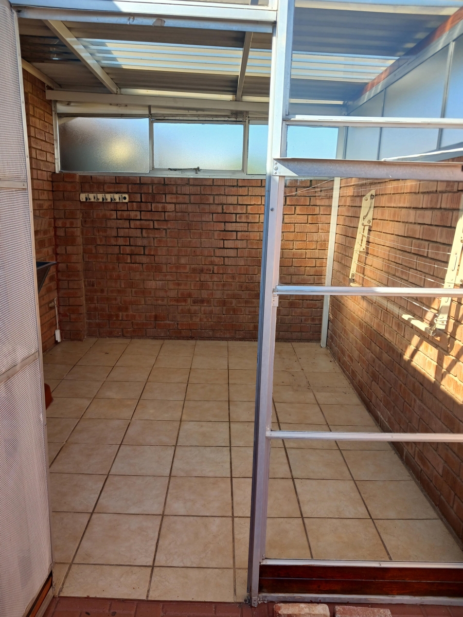 3 Bedroom Property for Sale in Die Hoewes Gauteng