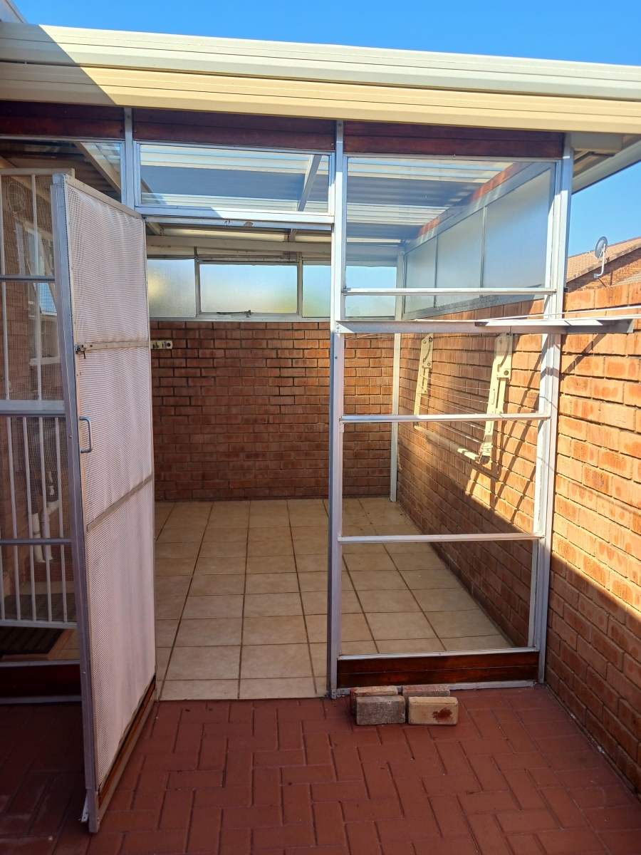 3 Bedroom Property for Sale in Die Hoewes Gauteng