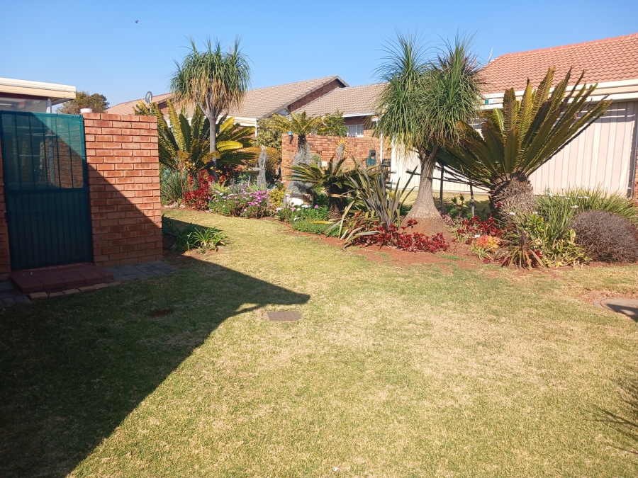 3 Bedroom Property for Sale in Die Hoewes Gauteng
