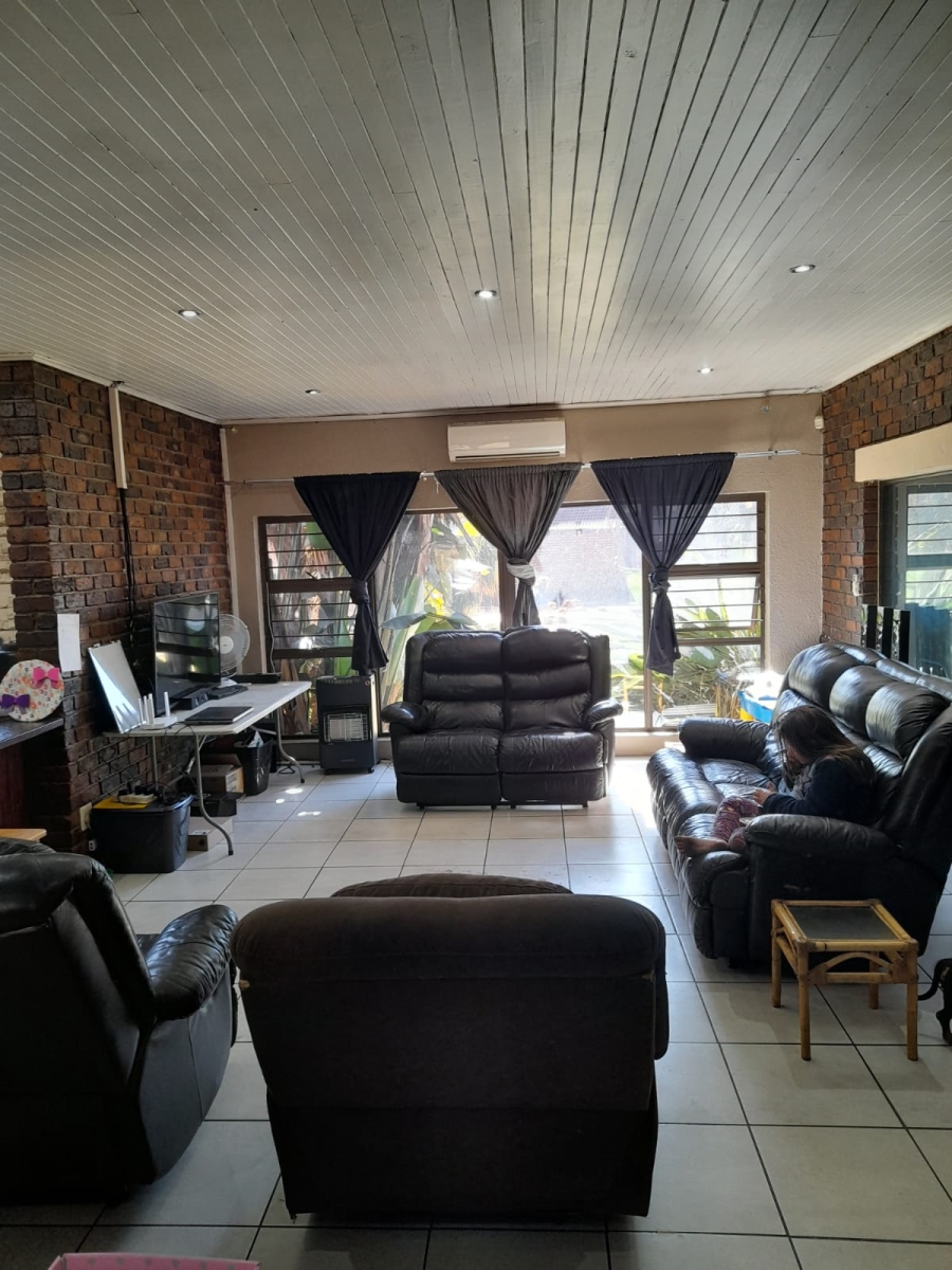 4 Bedroom Property for Sale in Petersfield Gauteng