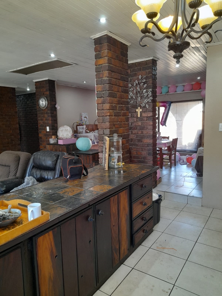 4 Bedroom Property for Sale in Petersfield Gauteng