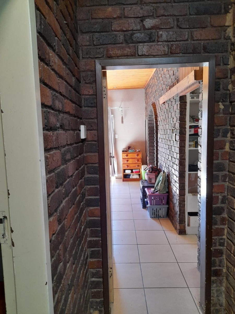 4 Bedroom Property for Sale in Petersfield Gauteng