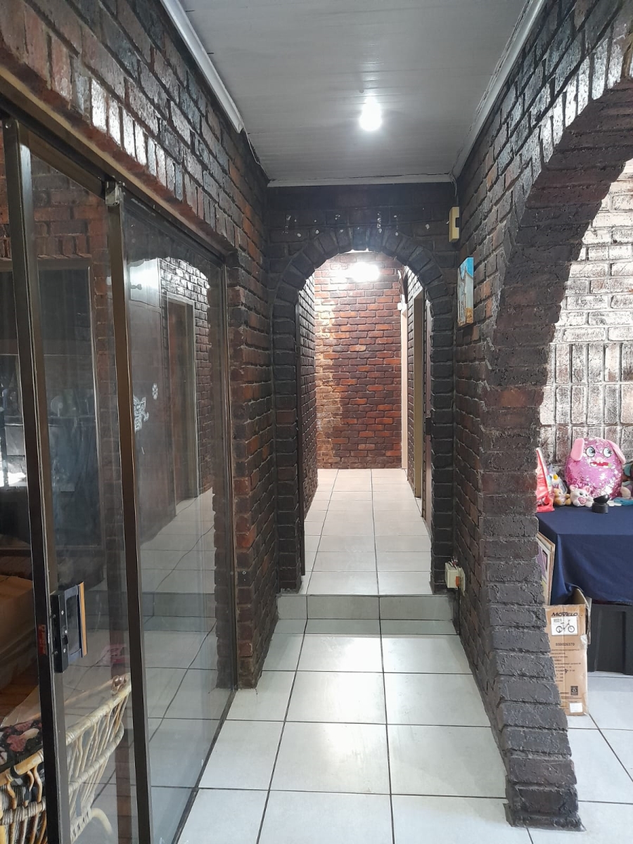 4 Bedroom Property for Sale in Petersfield Gauteng