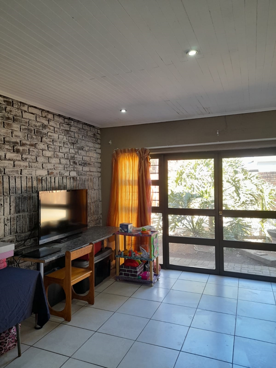 4 Bedroom Property for Sale in Petersfield Gauteng