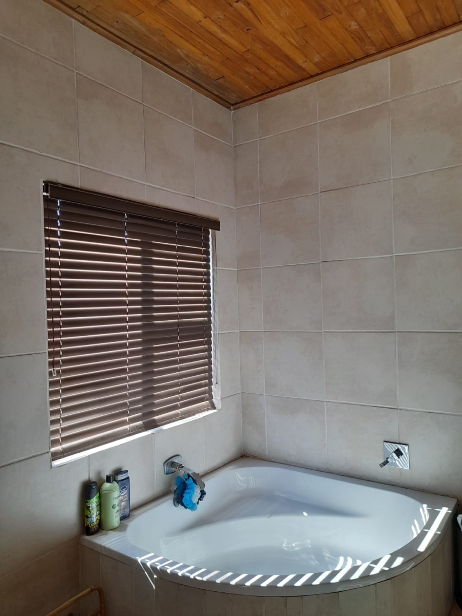 4 Bedroom Property for Sale in Petersfield Gauteng