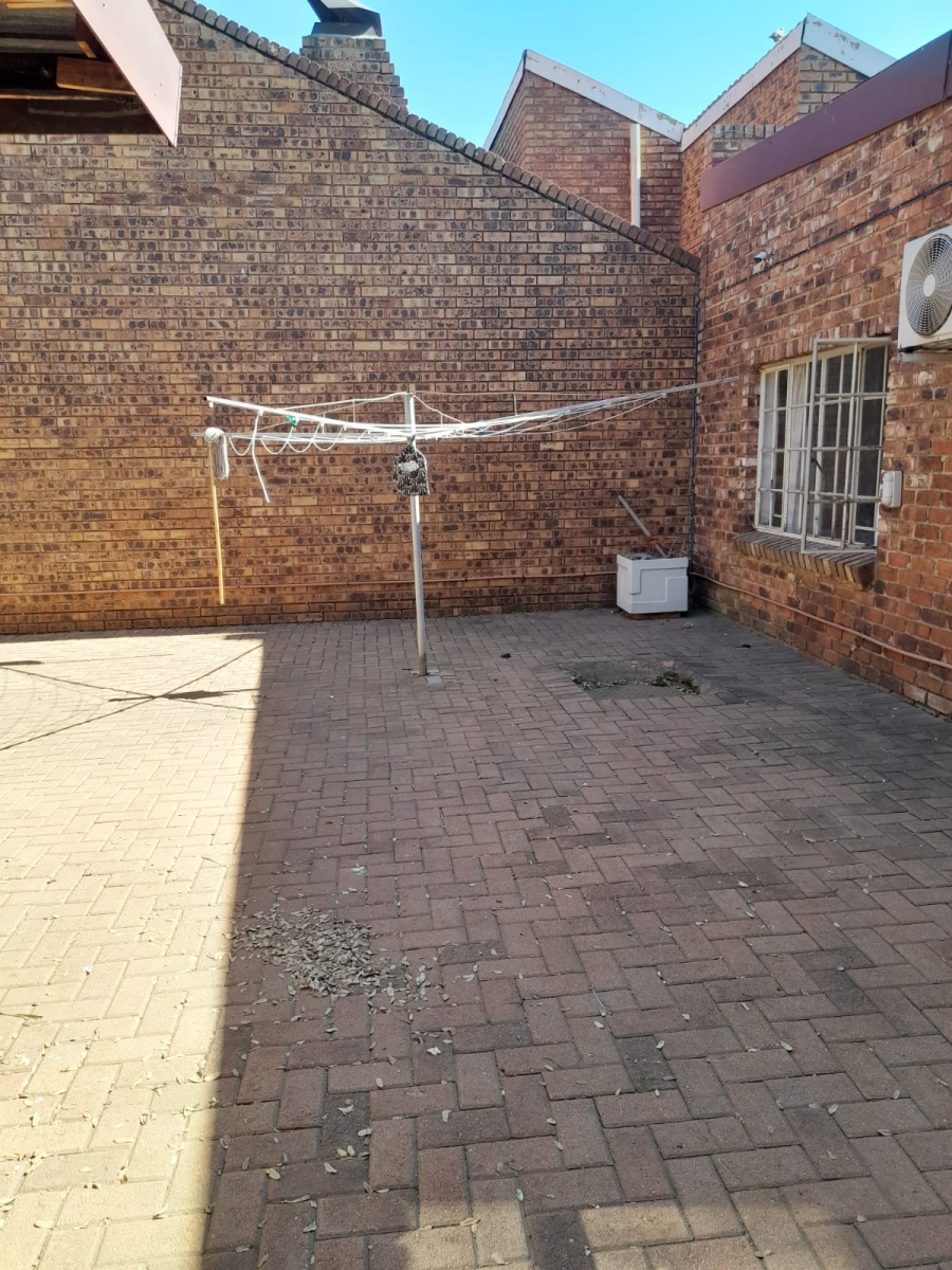 4 Bedroom Property for Sale in Petersfield Gauteng