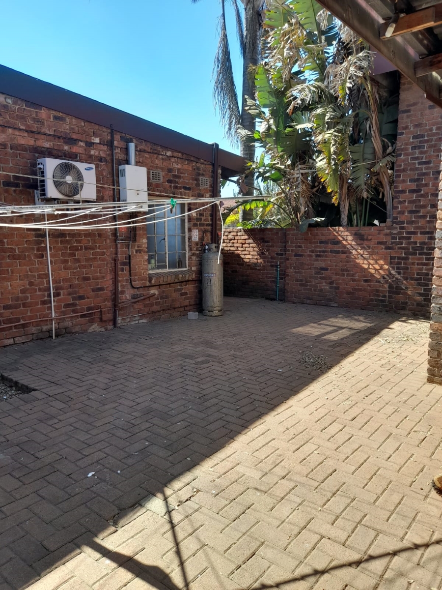 4 Bedroom Property for Sale in Petersfield Gauteng
