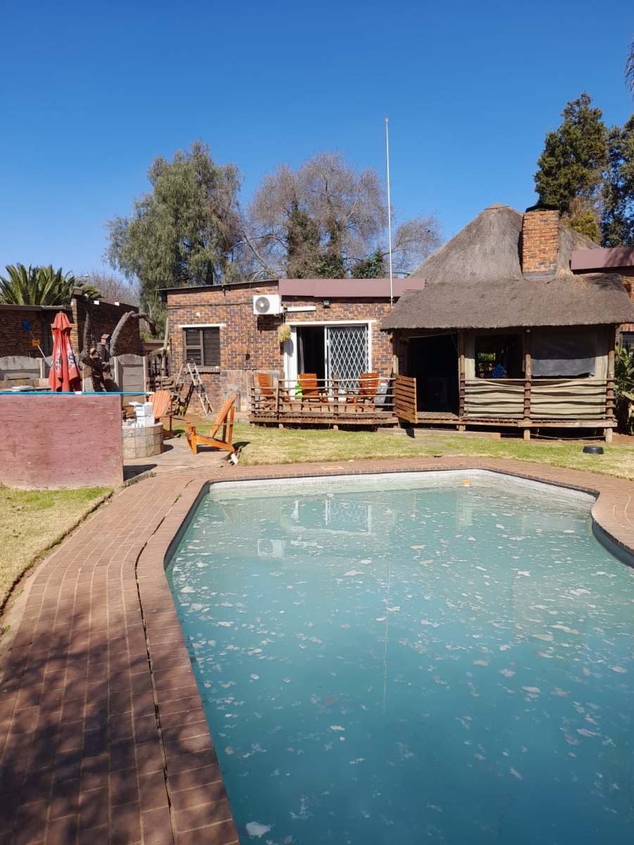 4 Bedroom Property for Sale in Petersfield Gauteng