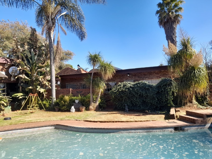 4 Bedroom Property for Sale in Petersfield Gauteng