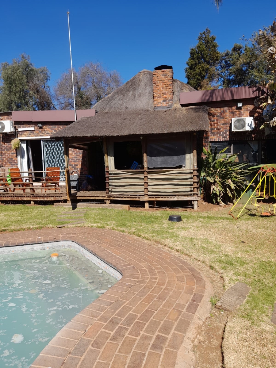 4 Bedroom Property for Sale in Petersfield Gauteng