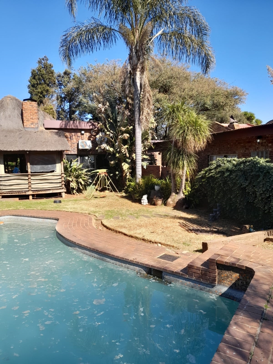 4 Bedroom Property for Sale in Petersfield Gauteng