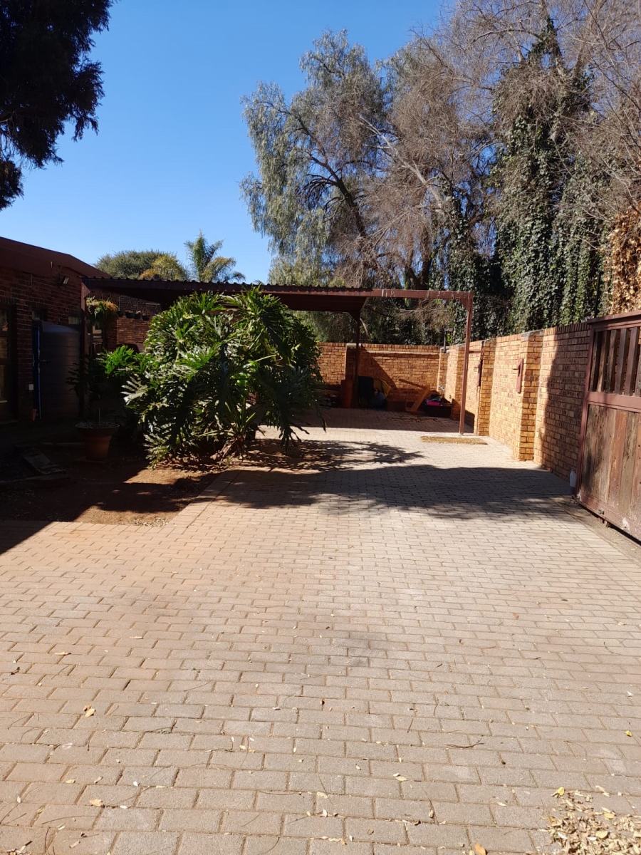 4 Bedroom Property for Sale in Petersfield Gauteng