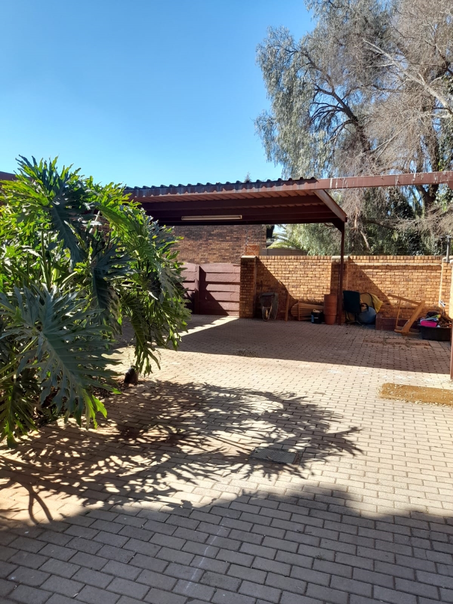 4 Bedroom Property for Sale in Petersfield Gauteng