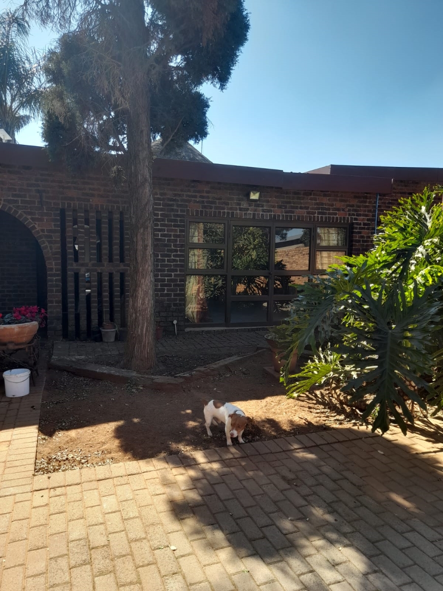 4 Bedroom Property for Sale in Petersfield Gauteng