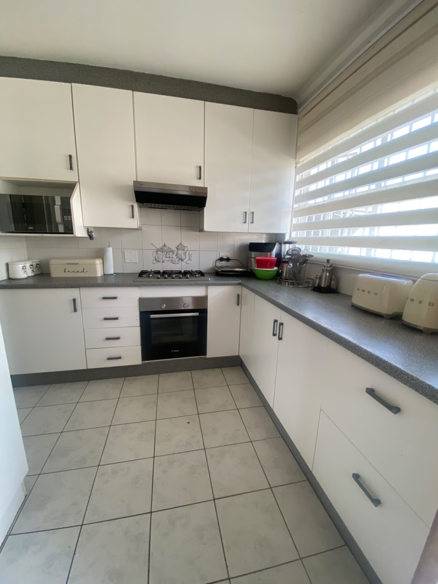 4 Bedroom Property for Sale in Glen Marais Gauteng