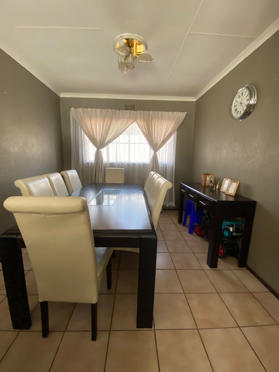 4 Bedroom Property for Sale in Glen Marais Gauteng