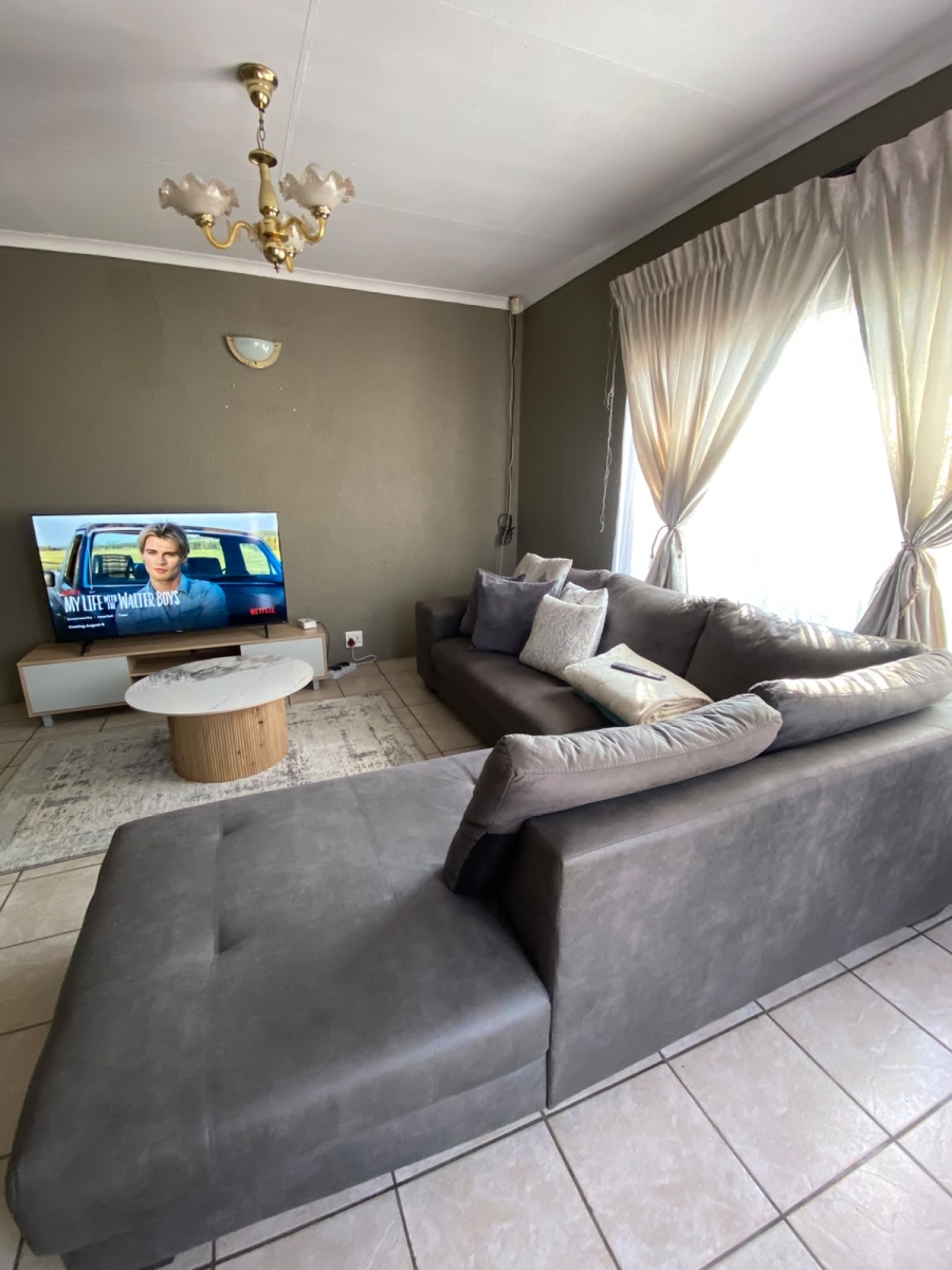 4 Bedroom Property for Sale in Glen Marais Gauteng