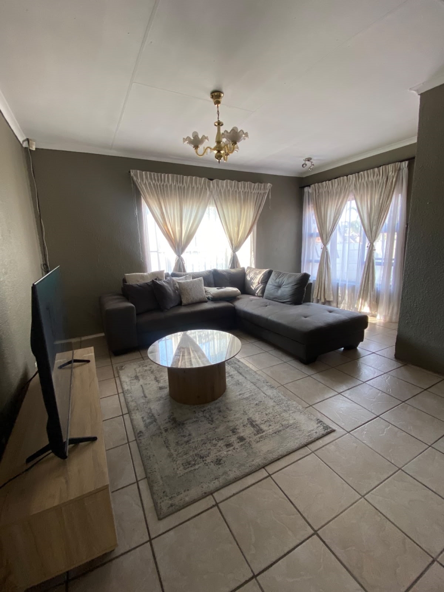 4 Bedroom Property for Sale in Glen Marais Gauteng