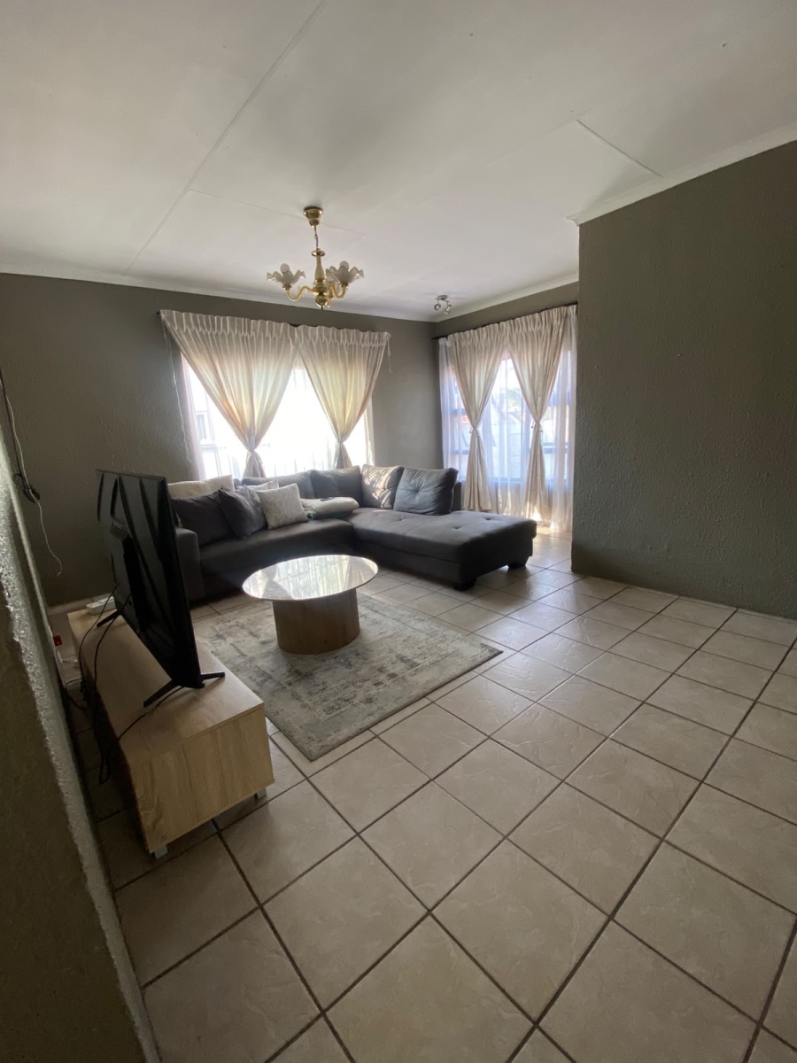4 Bedroom Property for Sale in Glen Marais Gauteng