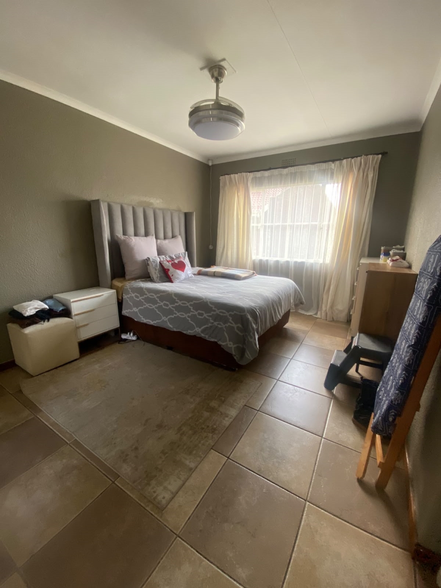4 Bedroom Property for Sale in Glen Marais Gauteng