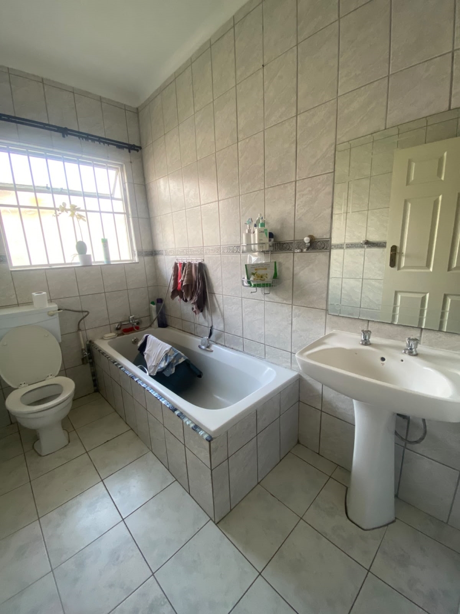 4 Bedroom Property for Sale in Glen Marais Gauteng