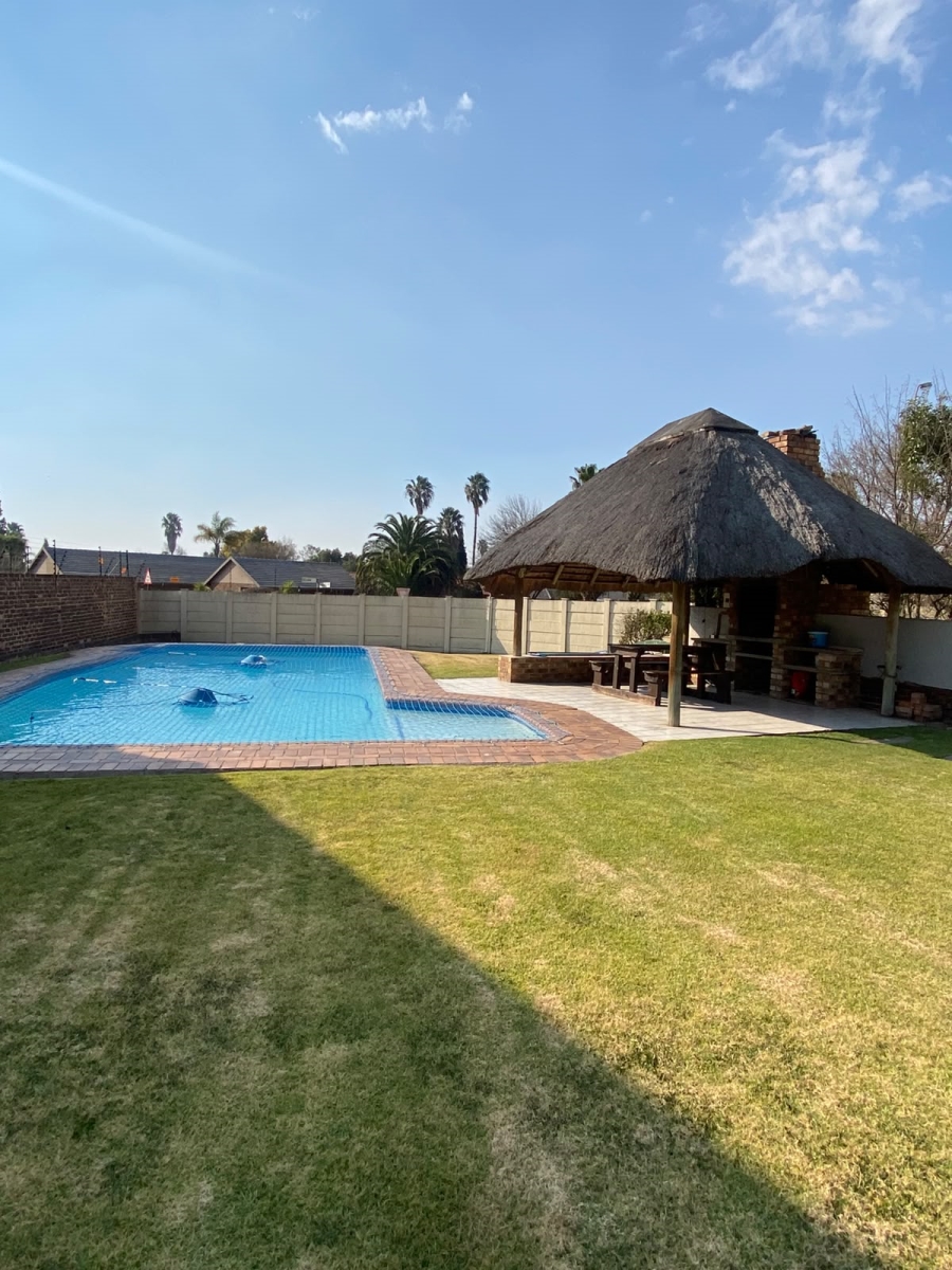4 Bedroom Property for Sale in Glen Marais Gauteng