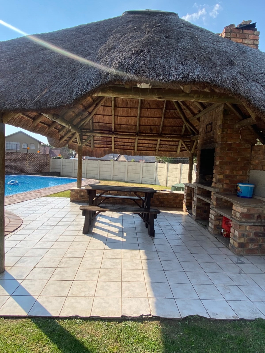 4 Bedroom Property for Sale in Glen Marais Gauteng