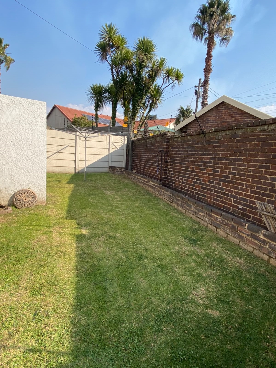 4 Bedroom Property for Sale in Glen Marais Gauteng