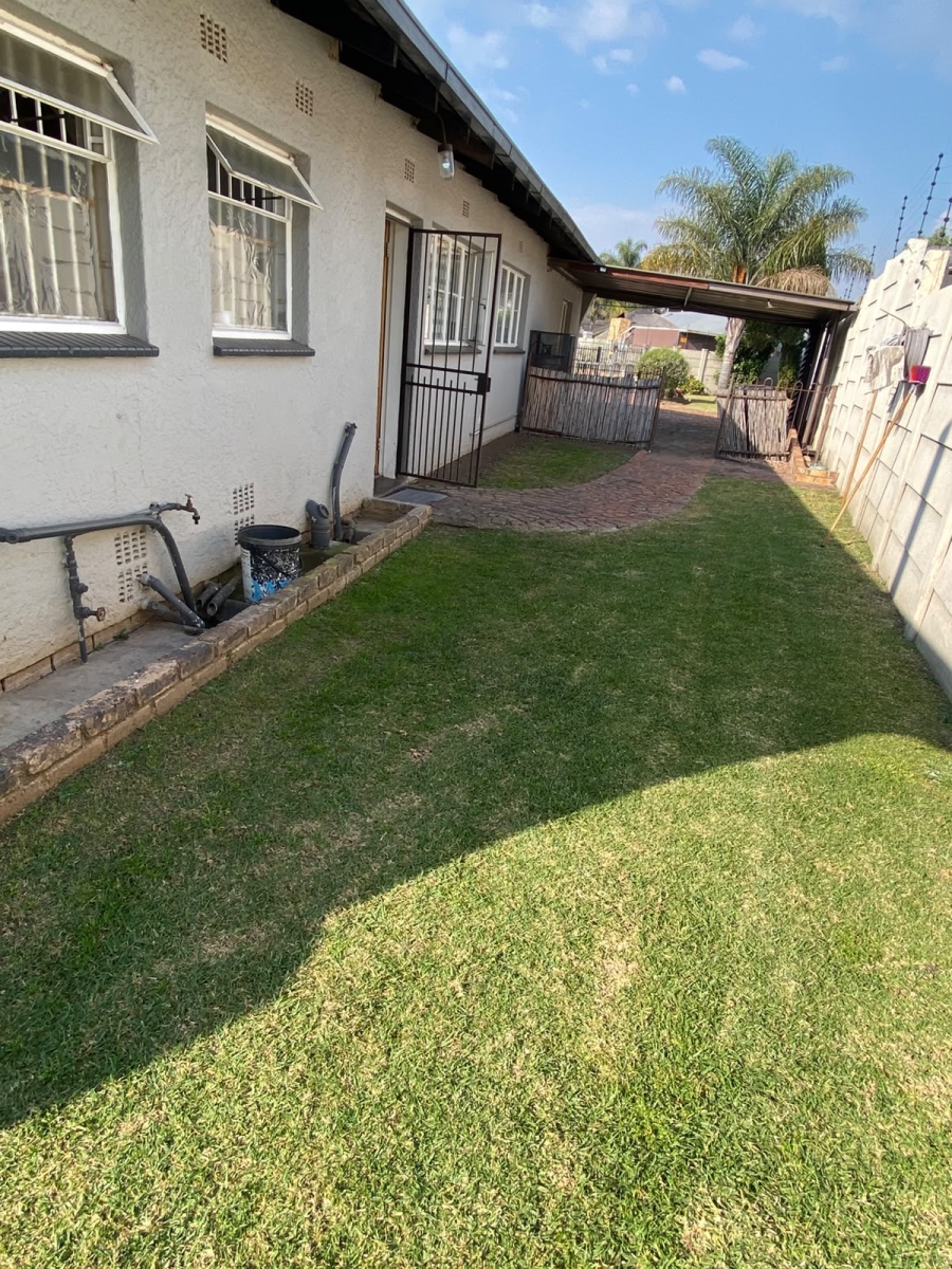 4 Bedroom Property for Sale in Glen Marais Gauteng