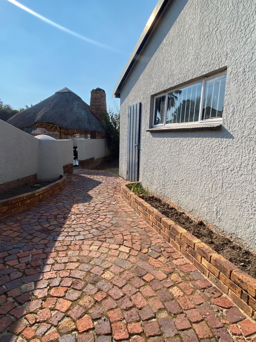 4 Bedroom Property for Sale in Glen Marais Gauteng