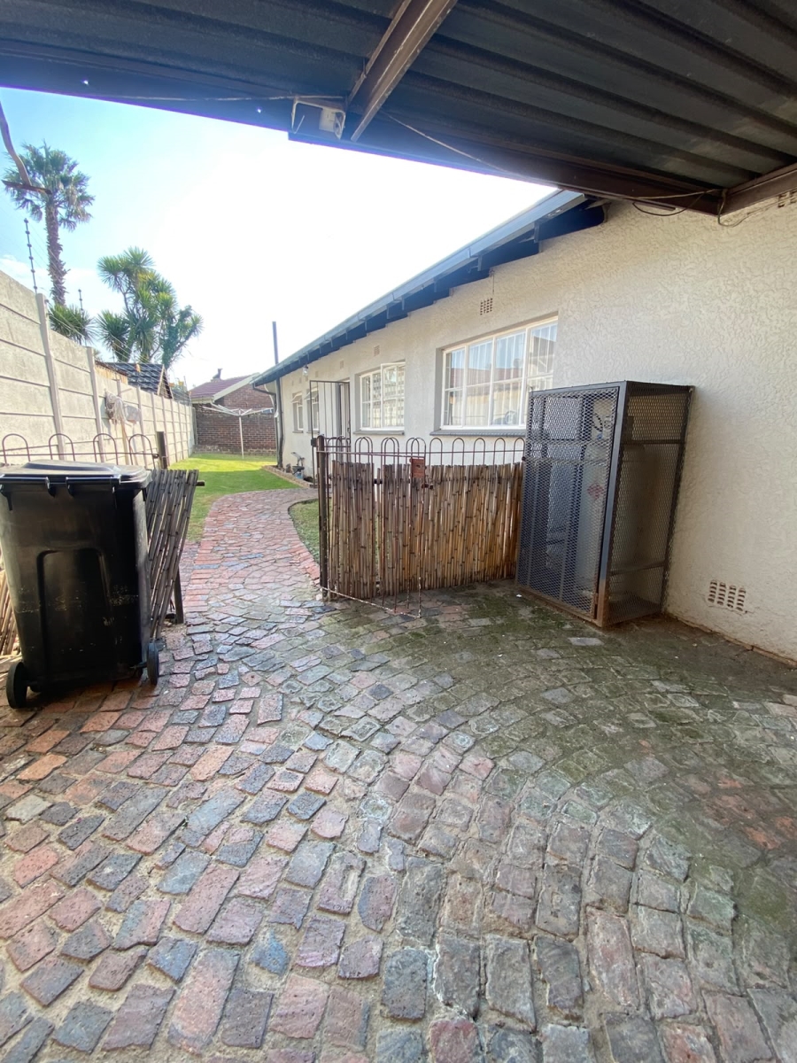 4 Bedroom Property for Sale in Glen Marais Gauteng