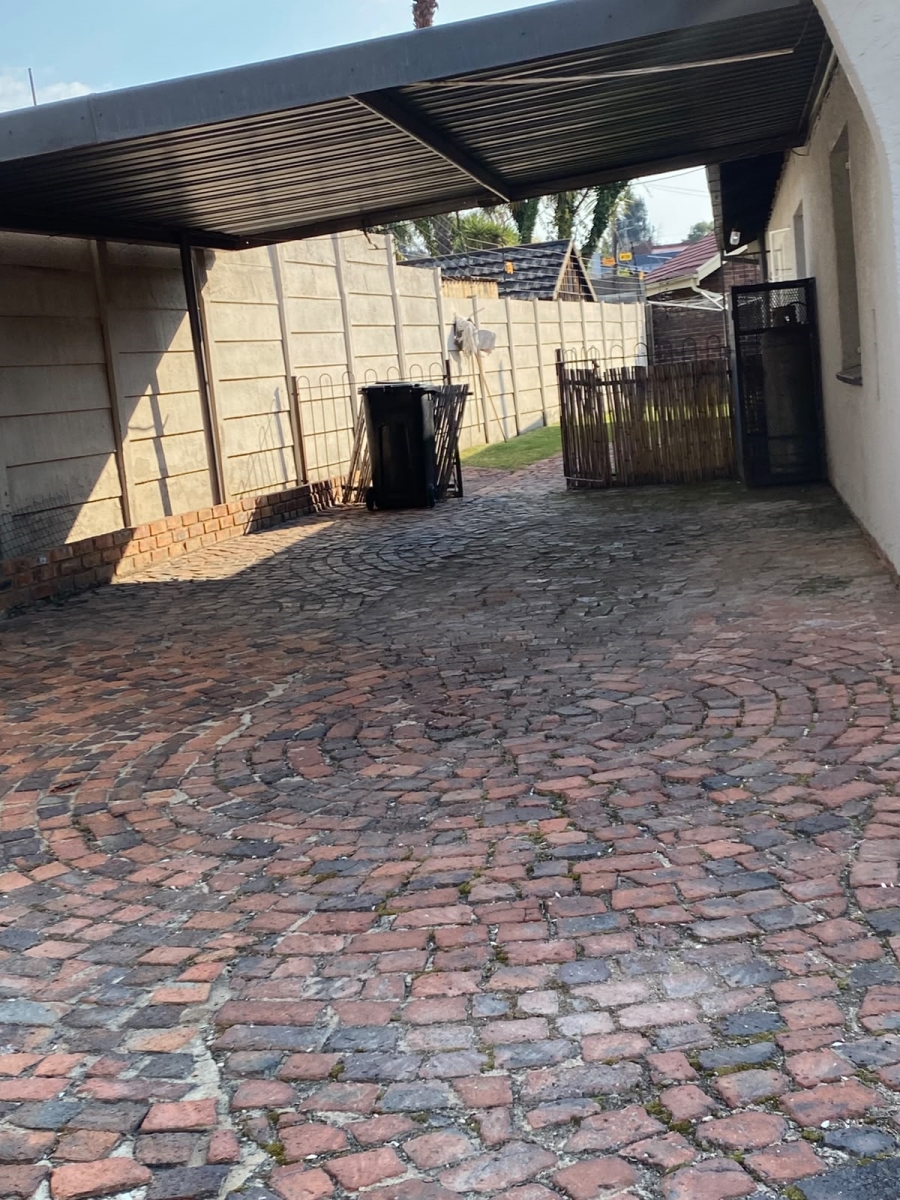 4 Bedroom Property for Sale in Glen Marais Gauteng