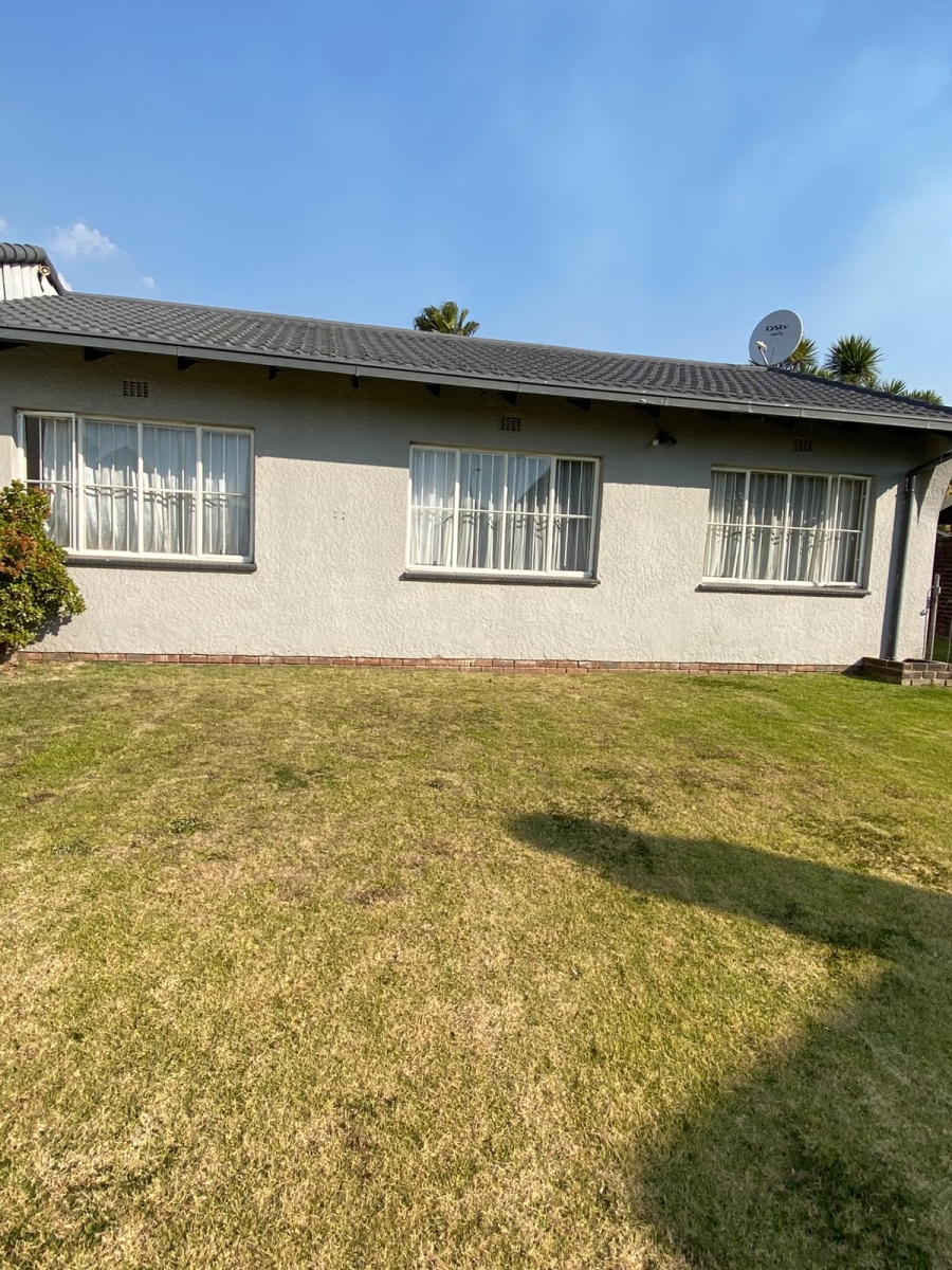 4 Bedroom Property for Sale in Glen Marais Gauteng