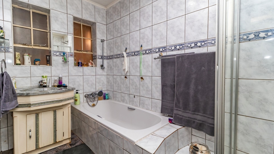 4 Bedroom Property for Sale in Eastleigh Ridge Gauteng