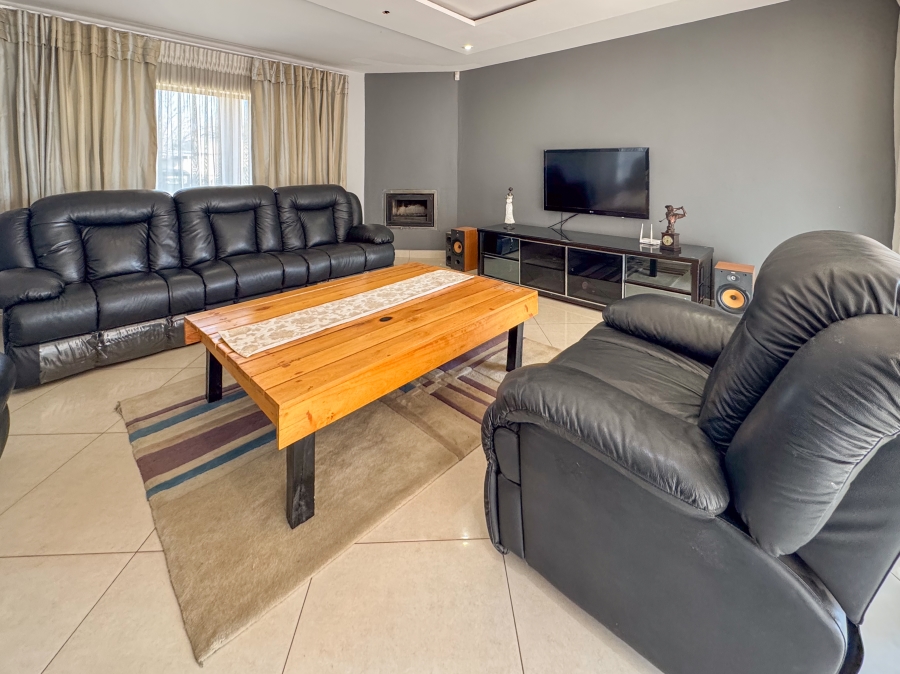 4 Bedroom Property for Sale in Blue Saddle Ranches Gauteng