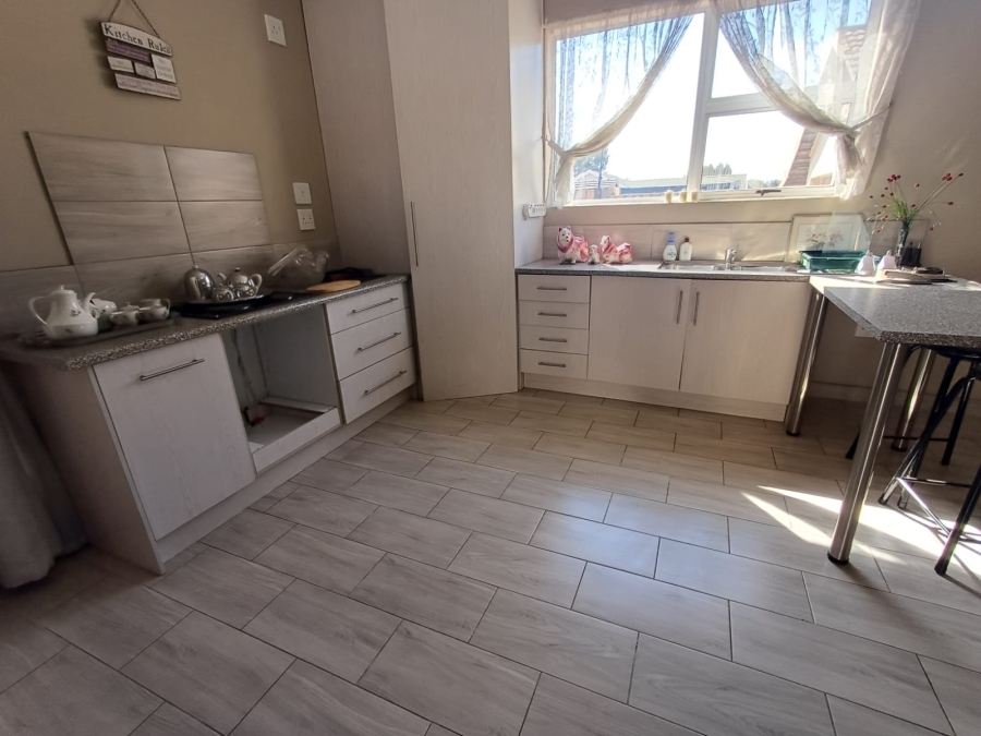 4 Bedroom Property for Sale in Glen Marais Gauteng