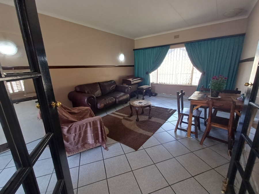 4 Bedroom Property for Sale in Glen Marais Gauteng