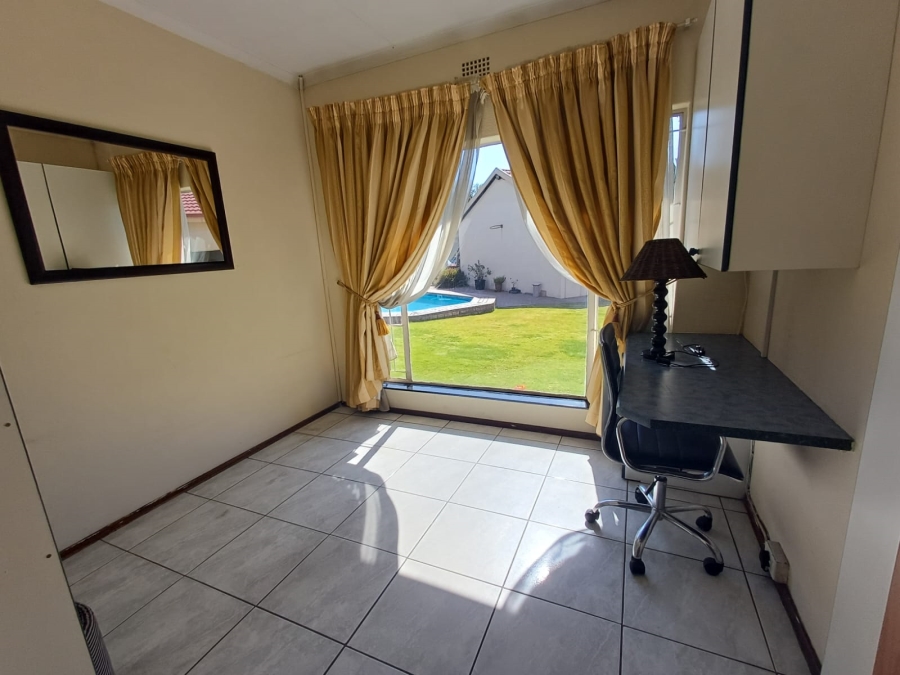 4 Bedroom Property for Sale in Glen Marais Gauteng