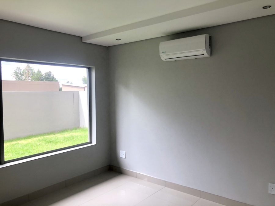 To Let 3 Bedroom Property for Rent in Broadacres Gauteng