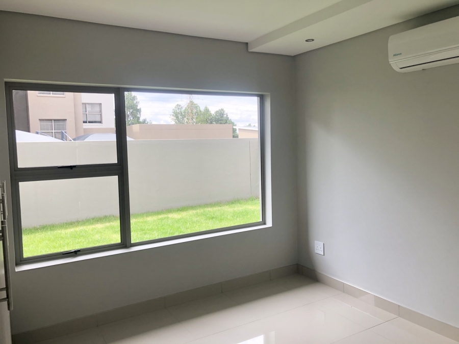 To Let 3 Bedroom Property for Rent in Broadacres Gauteng