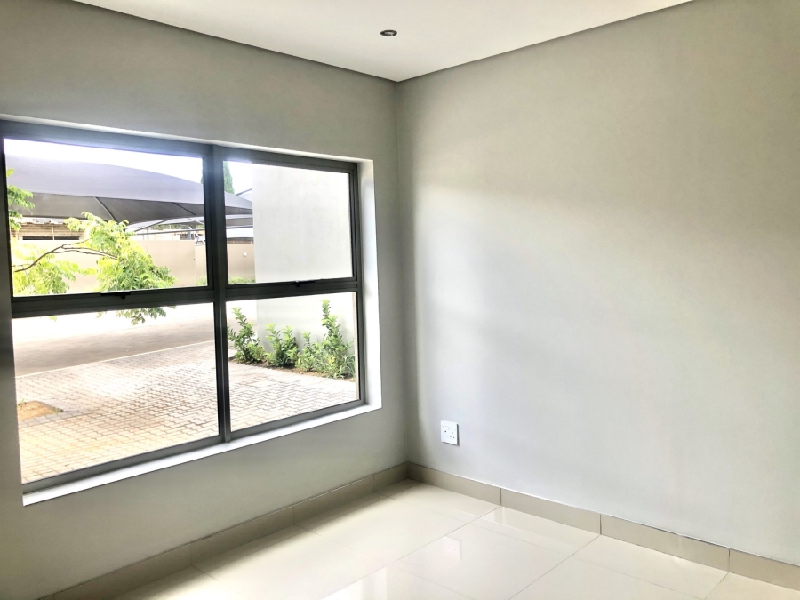 To Let 3 Bedroom Property for Rent in Broadacres Gauteng