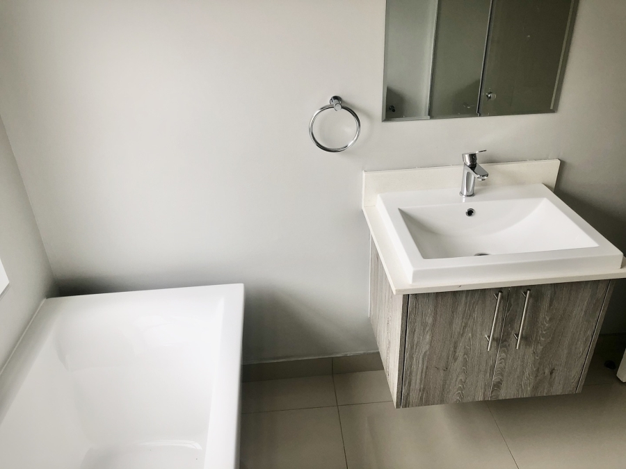 To Let 3 Bedroom Property for Rent in Broadacres Gauteng