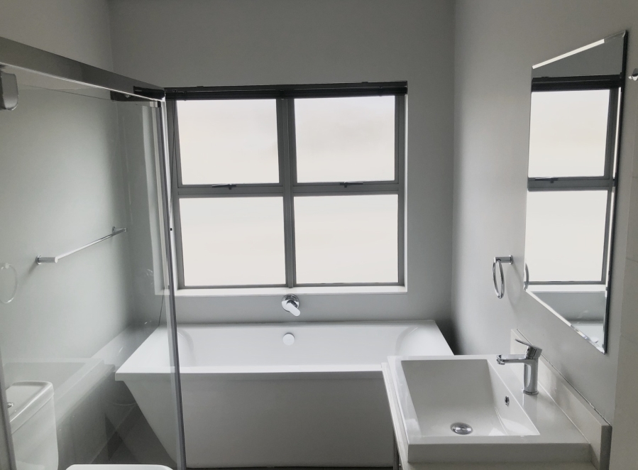 To Let 3 Bedroom Property for Rent in Broadacres Gauteng