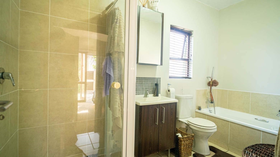1 Bedroom Property for Sale in Broadacres Gauteng