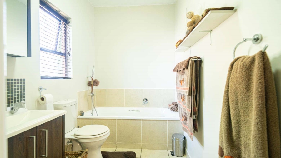 1 Bedroom Property for Sale in Broadacres Gauteng