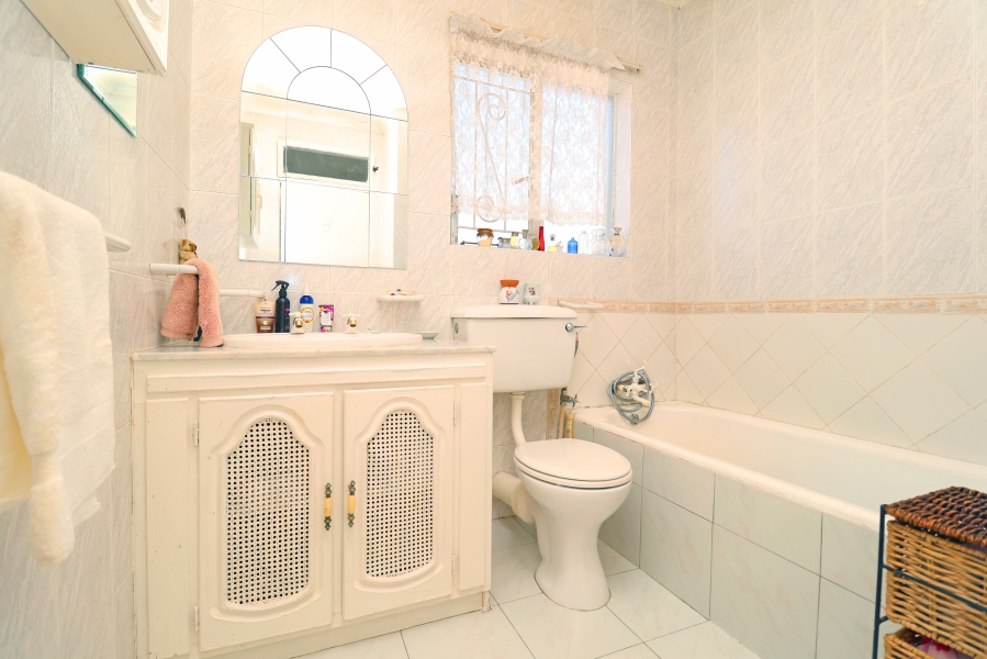 2 Bedroom Property for Sale in Fairland Gauteng