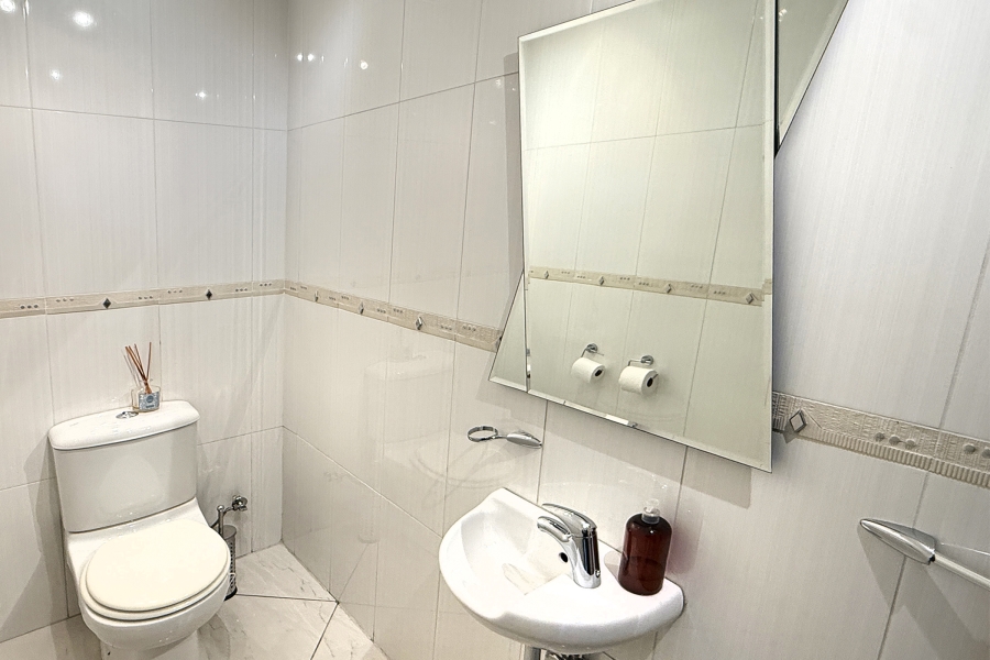 5 Bedroom Property for Sale in Kyalami Glen Estate Gauteng