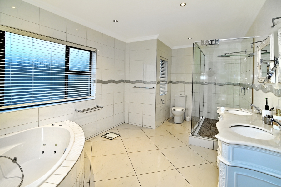 5 Bedroom Property for Sale in Kyalami Glen Estate Gauteng