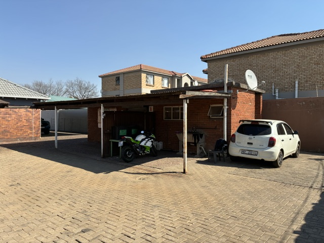 8 Bedroom Property for Sale in Hurlyvale Gauteng