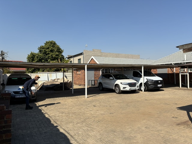 8 Bedroom Property for Sale in Hurlyvale Gauteng